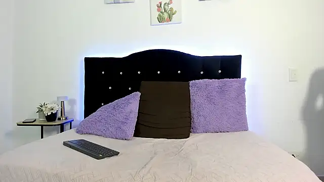 Snapshot of Eros_Lux chatting on March 8, 2026, 10:46 pm Eros Lux online show from March 8, 2026, 10:46 pm