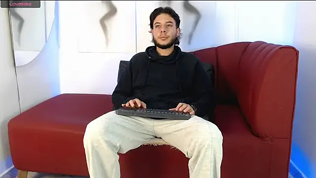 Snapshot of luxesmith chatting on May 12, 2026, 11:44 pm luxesmith online show from May 12, 2026, 11:44 pm