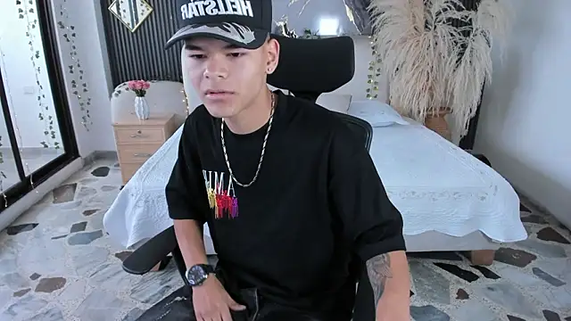 DylanRoyce  online show from March 10, 2026, 12:31 pm