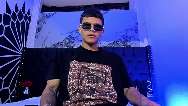 DylanRoyce  online show from March 12, 2026, 12:20 pm