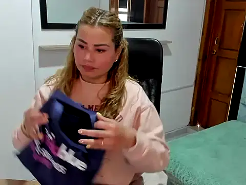 Julieta star  online show from March 9, 2026, 7:06 pm