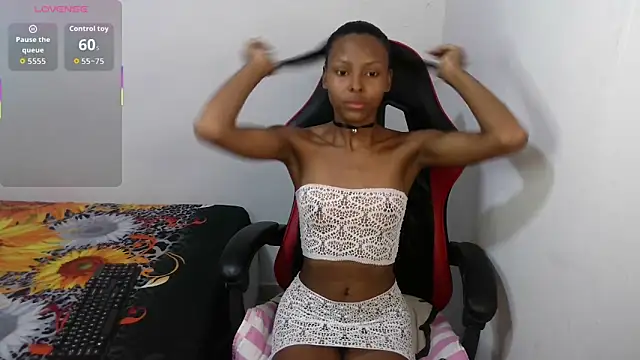 Snapshot of Dulce_camx chatting on April 19, 2026, 4:13 am Dulce camx online show from April 19, 2026, 4:13 am