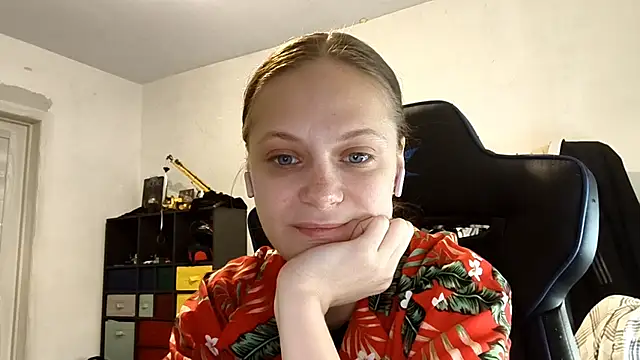 LuluSweetyGirl online show from March 23, 2026, 12:44 am