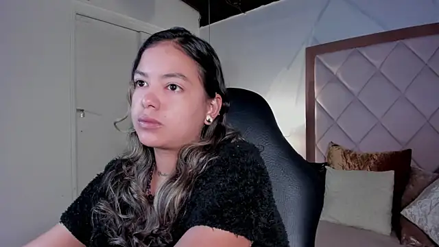 dulce lyraa1 online show from April 17, 2026, 4:59 am