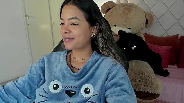 dulce lyraa1 online show from March 5, 2026, 4:09 am