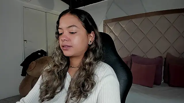 dulce lyraa1 online show from March 17, 2026, 4:15 am