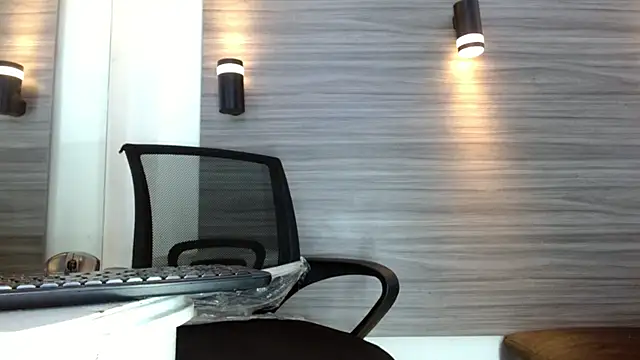 Hollmanhot online show from June 21, 2026, 7:41 pm