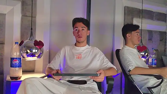 Snapshot of Austin_Reedss chatting on April 13, 2026, 12:42 pm Austin Reedss online show from April 13, 2026, 12:42 pm