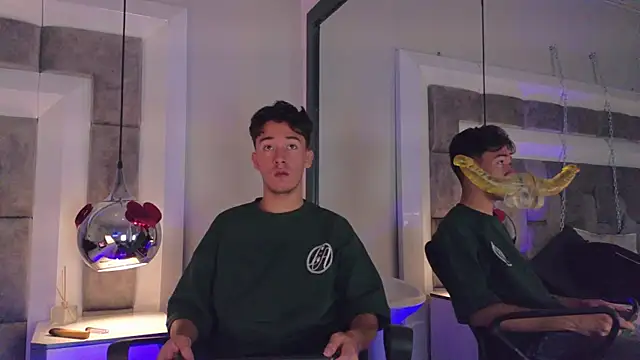 Snapshot of Austin_Reedss chatting on April 12, 2026, 12:19 pm Austin Reedss online show from April 12, 2026, 12:19 pm