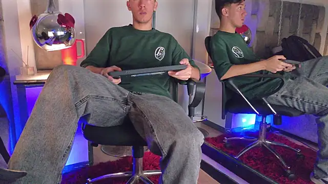 Snapshot of Austin_Reedss chatting on April 14, 2026, 1:27 pm Austin Reedss online show from April 14, 2026, 1:27 pm