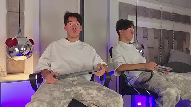 Snapshot of Austin_Reedss chatting on April 4, 2026, 2:12 pm Austin Reedss online show from April 4, 2026, 2:12 pm