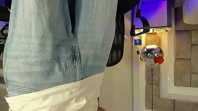 Snapshot of Austin_Reedss chatting on March 9, 2026, 12:09 pm Austin Reedss online show from March 9, 2026, 12:09 pm