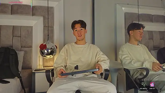 Snapshot of Austin_Reedss chatting on March 25, 2026, 1:32 pm Austin Reedss online show from March 25, 2026, 1:32 pm