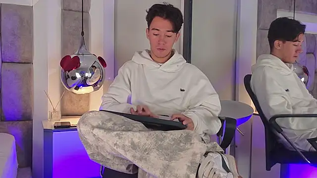 Snapshot of Austin_Reedss chatting on April 2, 2026, 12:56 pm Austin Reedss online show from April 2, 2026, 12:56 pm