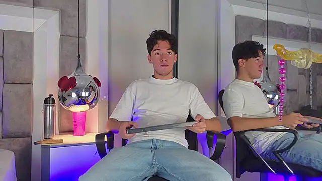 Snapshot of Austin_Reedss chatting on April 6, 2026, 2:07 pm Austin Reedss online show from April 6, 2026, 2:07 pm