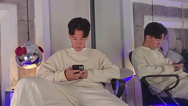 Snapshot of Austin_Reedss chatting on March 31, 2026, 12:40 pm Austin Reedss online show from March 31, 2026, 12:40 pm