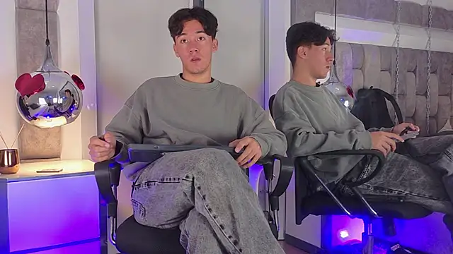 Snapshot of Austin_Reedss chatting on April 1, 2026, 12:50 pm Austin Reedss online show from April 1, 2026, 12:50 pm