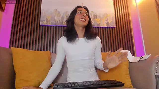 Snapshot of Elisasue chatting on June 8, 2026, 3:18 am Elisasue online show from June 8, 2026, 3:18 am