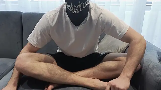 Snapshot of chantatummm chatting on March 18, 2026, 8:17 am chantatummm online show from March 18, 2026, 8:17 am