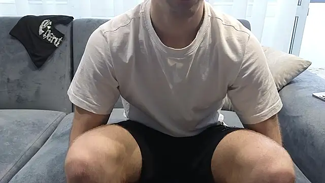 Snapshot of chantatummm chatting on March 20, 2026, 10:05 am chantatummm online show from March 20, 2026, 10:05 am