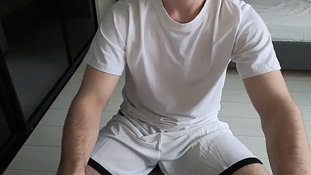 Snapshot of chantatummm chatting on April 26, 2026, 12:35 pm chantatummm online show from April 26, 2026, 12:35 pm