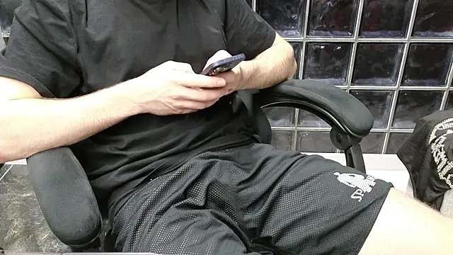 Snapshot of chantatummm chatting on May 11, 2026, 4:04 pm chantatummm online show from May 11, 2026, 4:04 pm