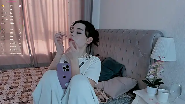 PerlaTurro online show from March 12, 2026, 7:12 am