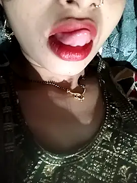 Snapshot of Rashmika_Mandana chatting on March 23, 2026, 9:36 pm Rashmika Mandana online show from March 23, 2026, 9:36 pm