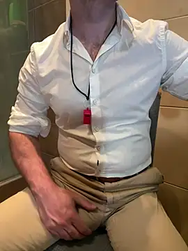 Snapshot of Coach_85 chatting on July 4, 2026, 11:31 pm Coach 85 online show from July 4, 2026, 11:31 pm