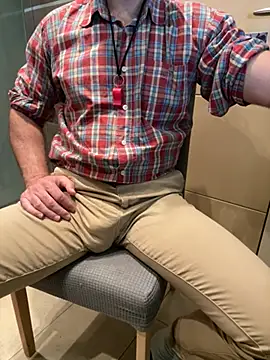 Snapshot of Coach_85 chatting on June 29, 2026, 11:48 pm Coach 85 online show from June 29, 2026, 11:48 pm