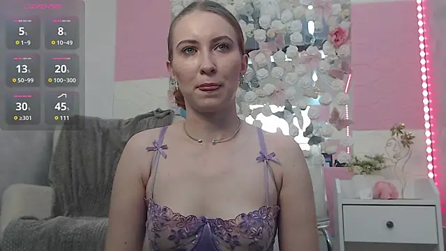 Snapshot of EmberLuna_ chatting on June 3, 2026, 6:36 am EmberLuna online show from June 3, 2026, 6:36 am