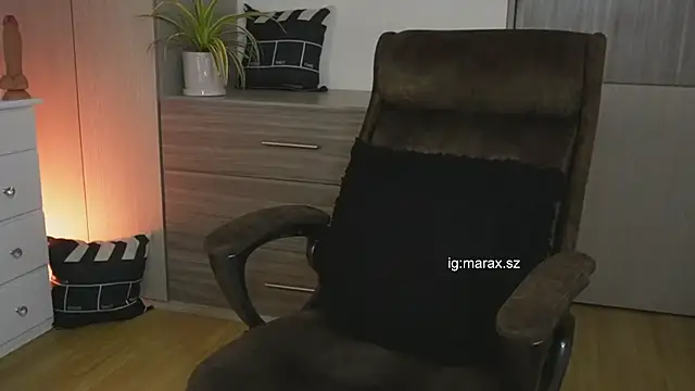 Snapshot of Mara_HugeAss chatting on July 28, 2026, 11:37 pm Mara HugeAss online show from July 28, 2026, 11:37 pm