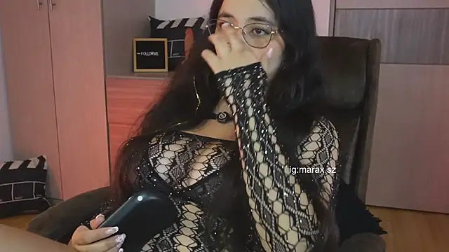 Snapshot of Mara_HugeAss chatting on July 8, 2026, 3:51 am Mara HugeAss online show from July 8, 2026, 3:51 am