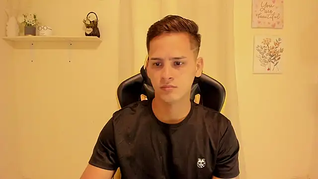 Snapshot of sexy_andres01 chatting on June 3, 2026, 2:18 pm sexy andres01 online show from June 3, 2026, 2:18 pm