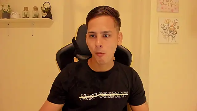 Snapshot of sexy_andres01 chatting on May 14, 2026, 1:41 pm sexy andres01 online show from May 14, 2026, 1:41 pm
