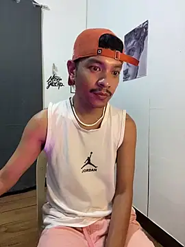Snapshot of asian_darlingcummersxXx chatting on May 14, 2026, 9:17 am asian darlingcummersxXx online show from May 14, 2026, 9:17 am