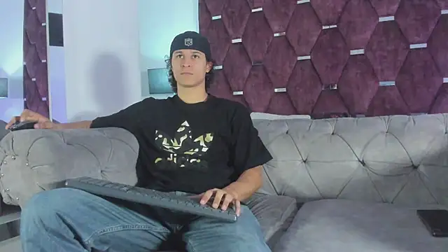 Snapshot of TonyBenedetti chatting on April 27, 2026, 8:18 pm TonyBenedetti online show from April 27, 2026, 8:18 pm