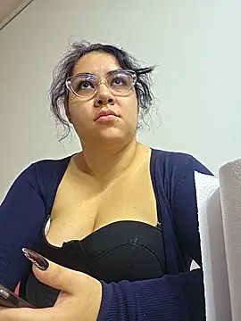 Snapshot of lilith_velvet_ chatting on May 28, 2026, 2:23 pm lilith velvet online show from May 28, 2026, 2:23 pm