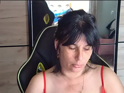 tess1980 online show from June 1, 2026, 7:19 am