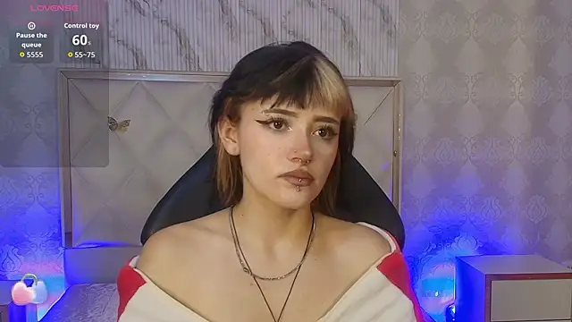 Snapshot of Cloee_tay1 chatting on July 1, 2026, 11:32 am Cloee tay1 online show from July 1, 2026, 11:32 am
