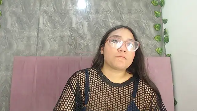 anyela donecm online show from May 19, 2026, 8:05 pm