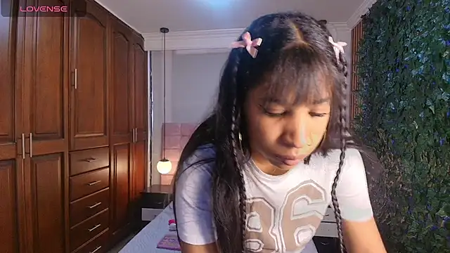 ShayMilleer online show from April 17, 2026, 11:46 am