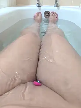 Snapshot of Bwildside chatting on April 8, 2026, 7:37 pm Bwildside online show from April 8, 2026, 7:37 pm