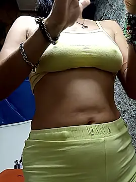 Snapshot of yuliitza4 chatting on March 30, 2026, 12:34 am yuliitza4 online show from March 30, 2026, 12:34 am