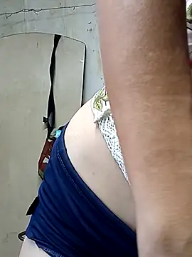 Snapshot of yuliitza4 chatting on April 12, 2026, 2:20 pm yuliitza4 online show from April 12, 2026, 2:20 pm