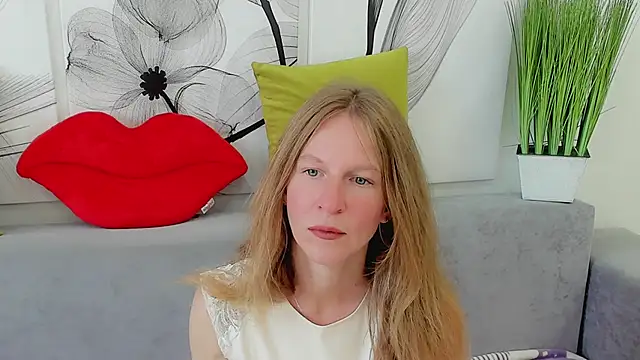 Snapshot of Mira_XOo chatting on June 19, 2026, 2:01 pm Mira XOo online show from June 19, 2026, 2:01 pm