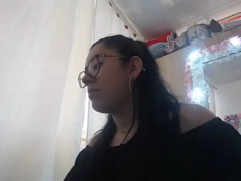 Snapshot of Marian_ballesteros chatting on May 7, 2026, 1:14 pm Marian ballesteros online show from May 7, 2026, 1:14 pm