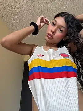 Snapshot of Sophiemoo_ chatting on June 27, 2026, 4:24 pm Sophiemoo online show from June 27, 2026, 4:24 pm