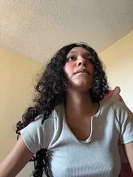 Snapshot of Sophiemoo_ chatting on July 18, 2026, 4:26 pm Sophiemoo online show from July 18, 2026, 4:26 pm