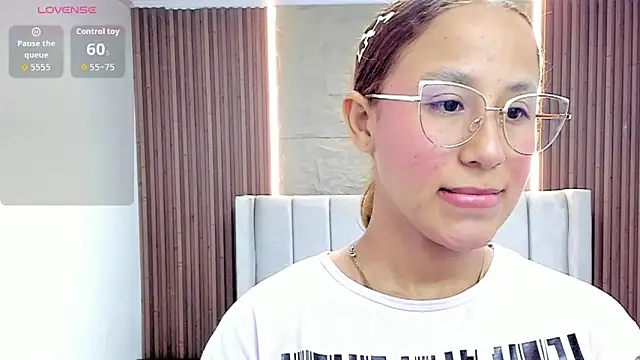 LESLYSIMPSON online show from March 20, 2026, 7:59 pm